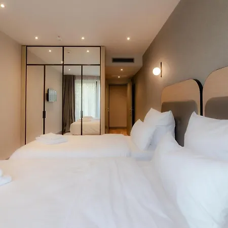 Fourty Three Luxury Serviced Апарт-отель 5*