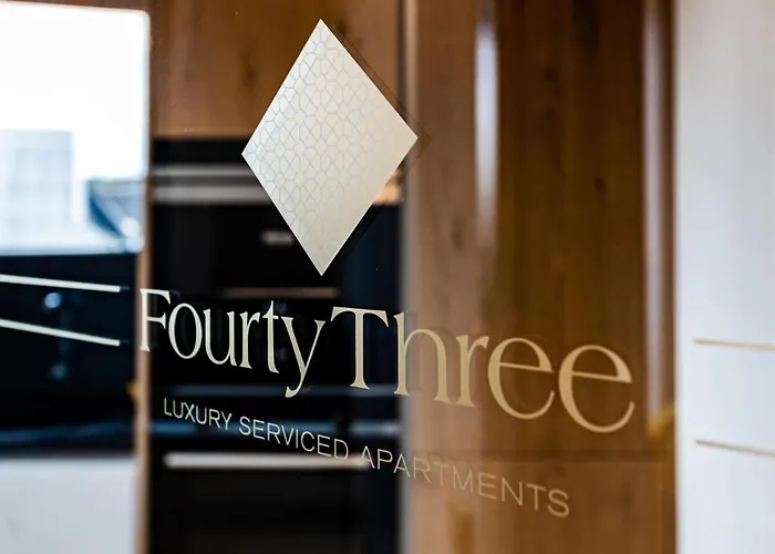 Ξενοδοχείο με διαμερίσματα Fourty Three Luxury Serviced 5*