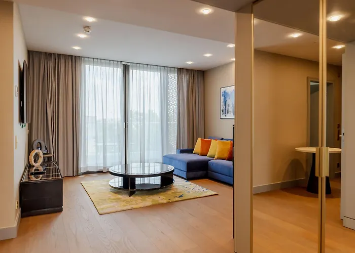 מלון דירות Fourty Three Luxury Serviced 5*