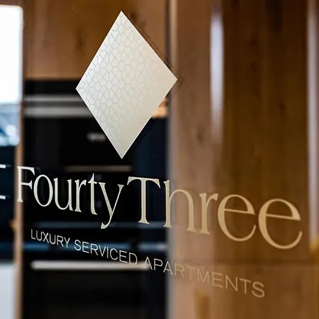 Ξενοδοχείο με διαμερίσματα Fourty Three Luxury Serviced 5*