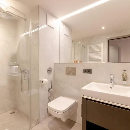 Fourty Three Luxury Serviced Apartmanhotel