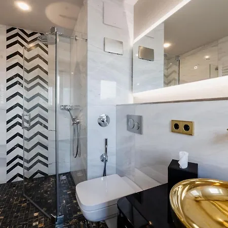 Fourty Three Luxury Serviced 5*