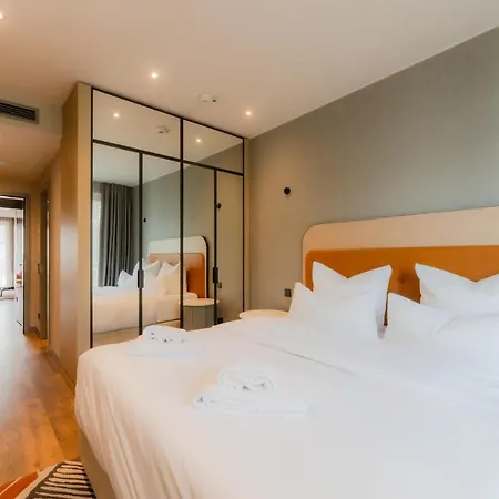 Fourty Three Luxury Serviced アパートホテル 5*