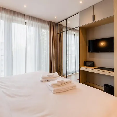 Fourty Three Luxury Serviced 5*