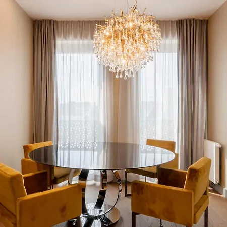 Fourty Three Luxury Serviced 公寓式酒店