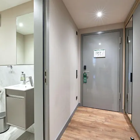 Fourty Three Luxury Serviced Aparthotel 5*