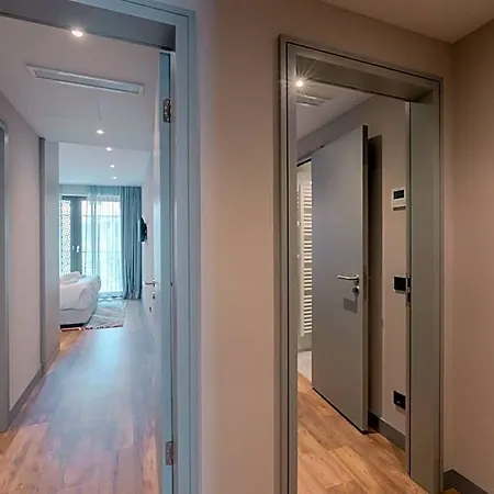 Fourty Three Luxury Serviced 5*