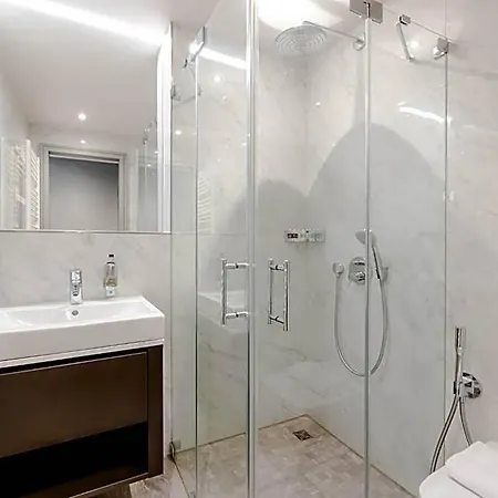 Fourty Three Luxury Serviced Apartmanhotel