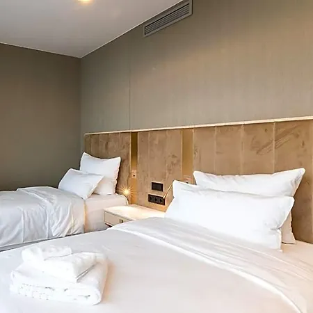 Apartmanhotel Fourty Three Luxury Serviced 5*