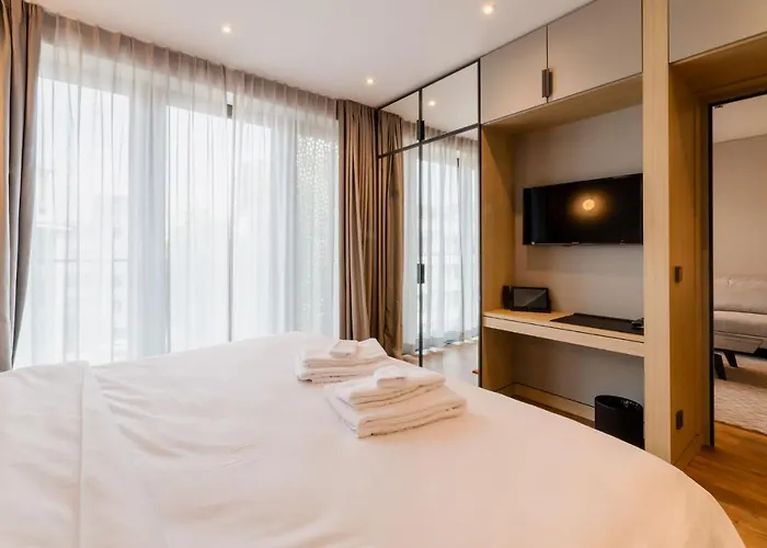 Fourty Three Luxury Serviced 5*