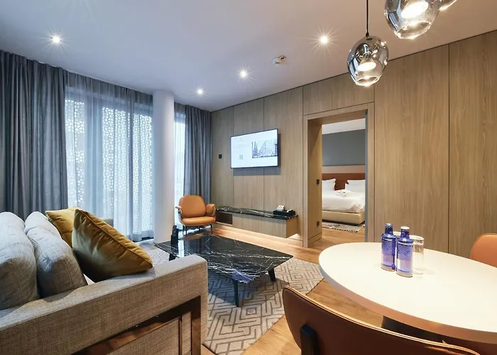 Fourty Three Luxury Serviced 아파트호텔 5*