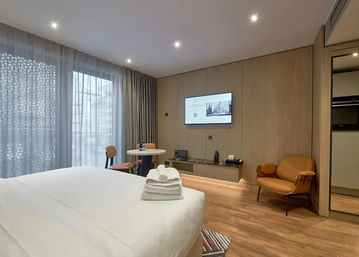 아파트호텔 Fourty Three Luxury Serviced 5*