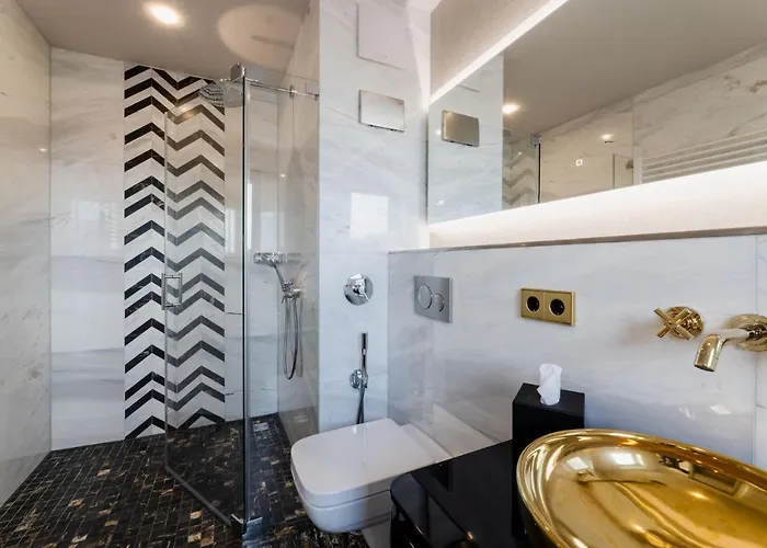 Fourty Three Luxury Serviced 5*