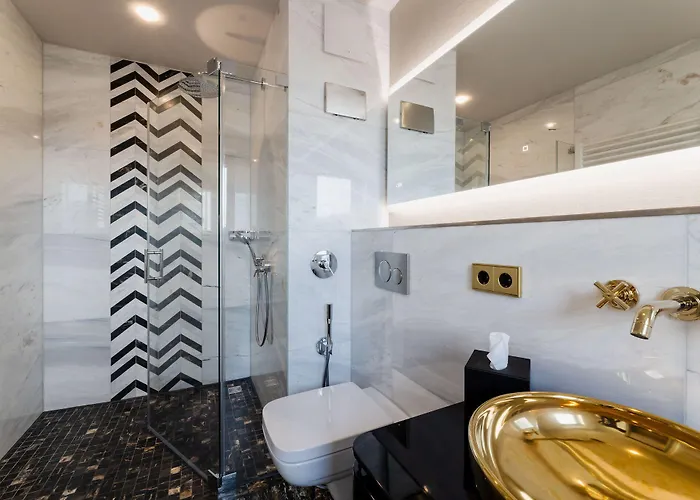 Fourty Three Luxury Serviced 5*